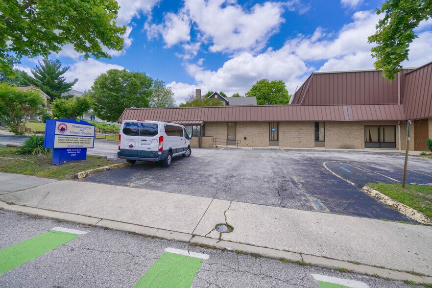 More Photos Of 6200 Harford Rd, Baltimore Storefront Retail Office For Sale