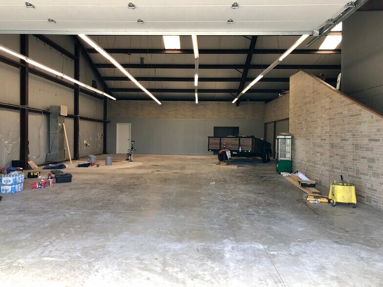 More Photos Of 4617 Sutherland Rd, Owensboro Light Distribution For Lease