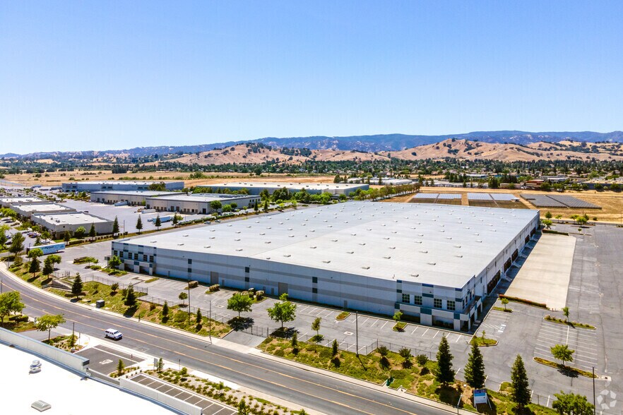More Photos Of 2041 Cessna Dr, Vacaville Warehouse For Lease