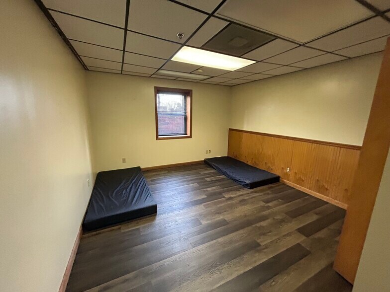 More Photos Of 198 George St, Beckley Research And Development For Lease