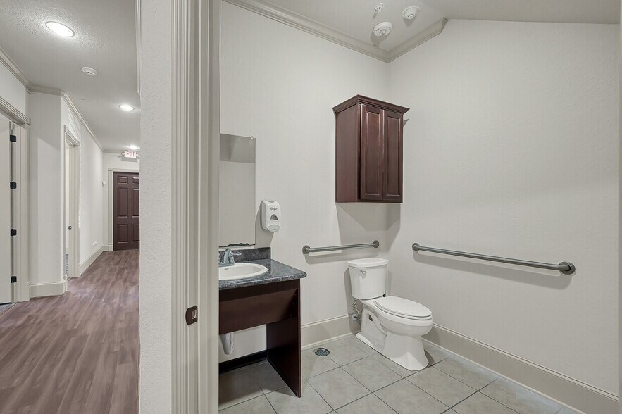 More Photos Of 250 Ed English Rd, Shenandoah Medical For Sale