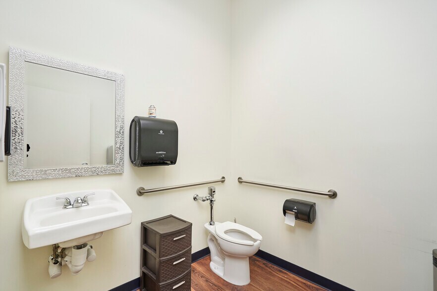 More Photos Of 1060 Kenmore Blvd, Akron Bank For Sale