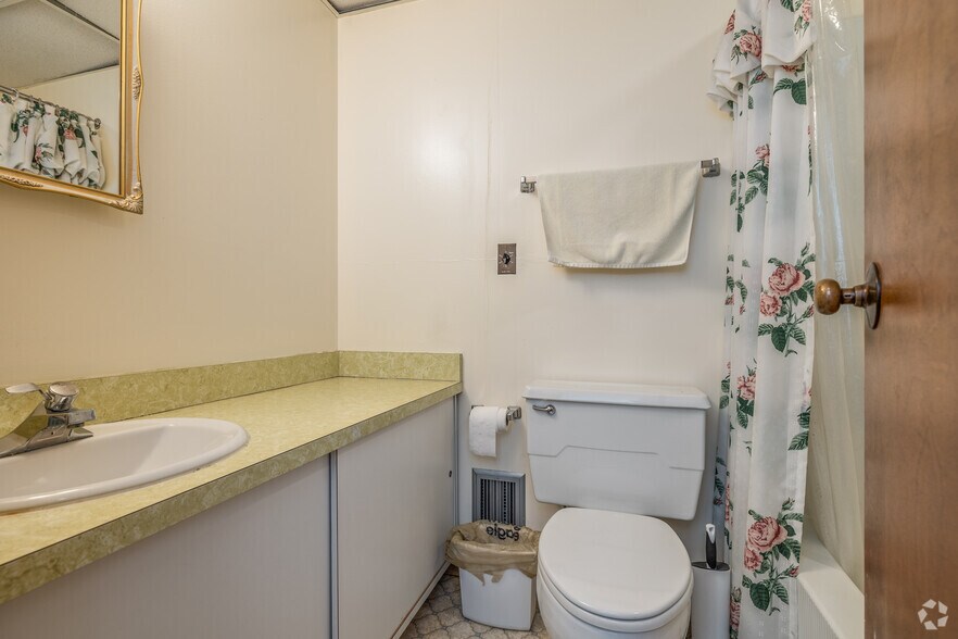 More Photos Of 39 N Portage Path, Akron Shelter For Sale