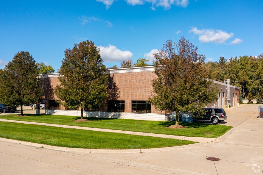 More Photos Of 16001-16041 Leone Dr, Macomb Warehouse For Lease