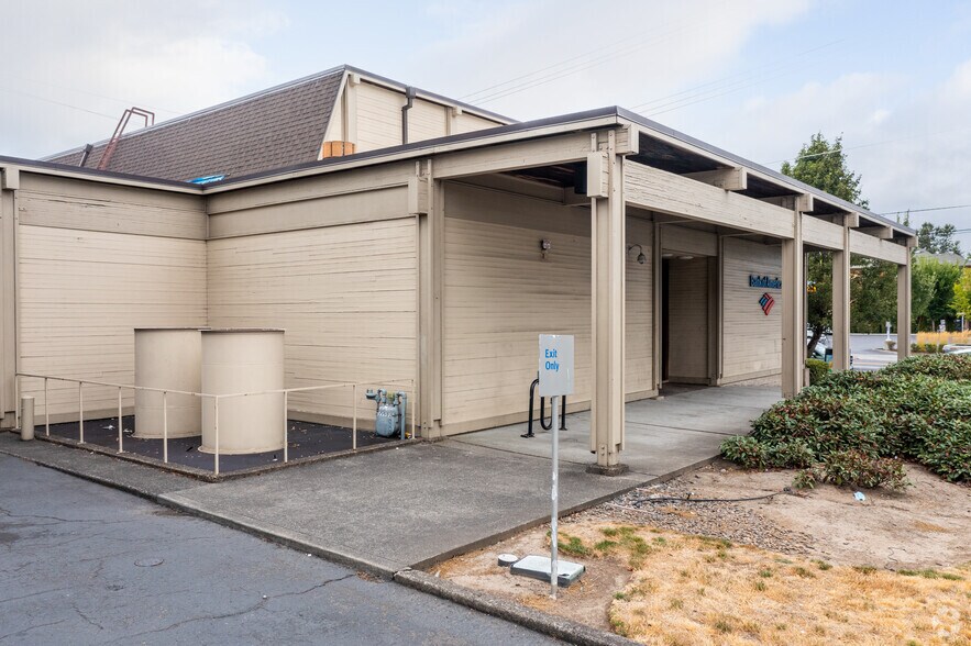 More Photos Of 10120 NE Sandy Blvd, Portland Bank For Sale