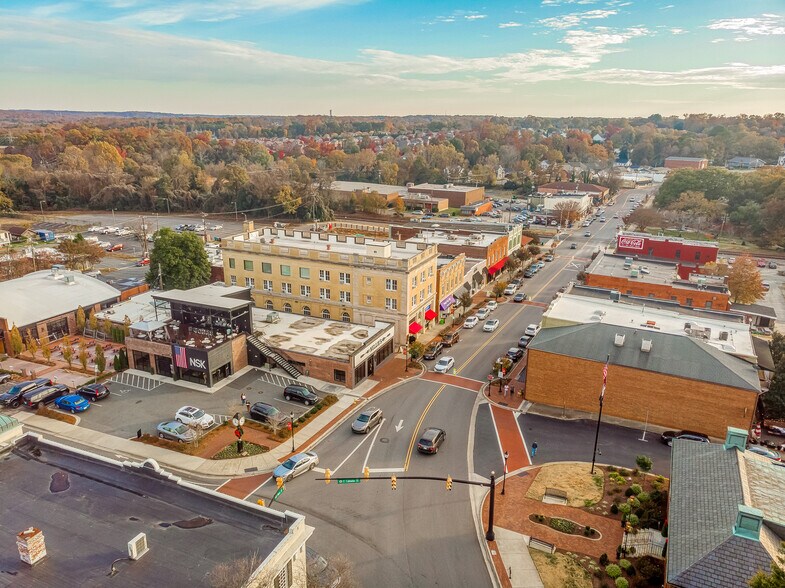 More Photos Of 32 N Main St, Belmont Office For Lease