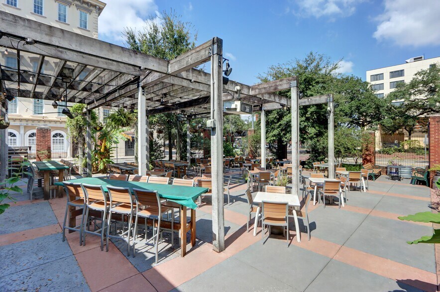 More Photos Of 21 W Bay St, Savannah Restaurant For Lease