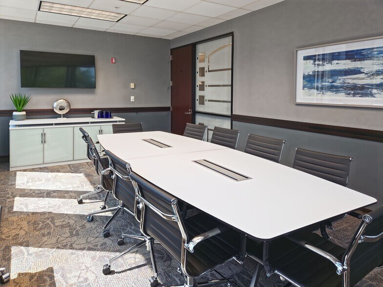 More Photos Of 4515 N River Blvd, Cedar Rapids Coworking Space