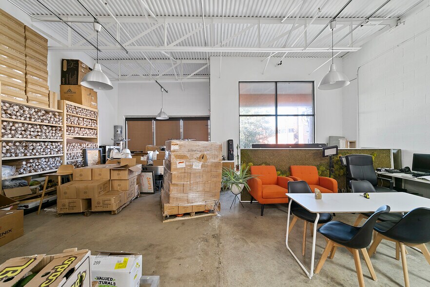 More Photos Of 136 Glass St, Dallas Storefront For Lease