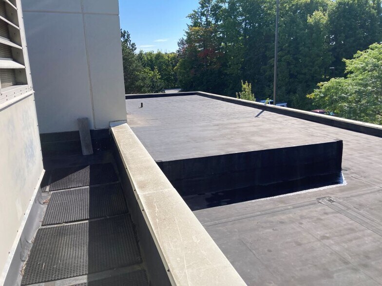 More Photos Of 1621 Keane Dr, Traverse City Manufacturing For Sale