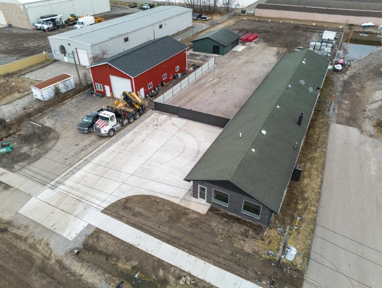 More Photos Of 2627 Williams Dr, Waterford Warehouse For Lease