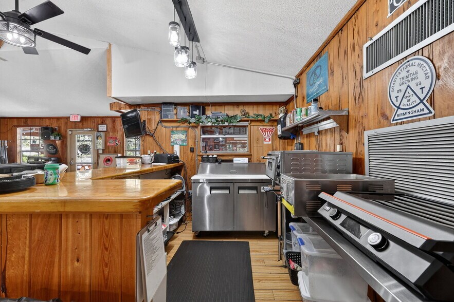 More Photos Of 2396 N Country Road 470, Lake Panasoffkee General Retail For Sale