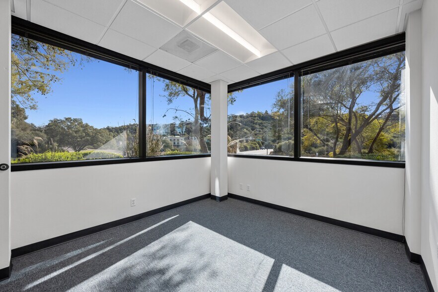 More Photos Of 1925 Palomar Oaks Way, Carlsbad Unknown For Lease