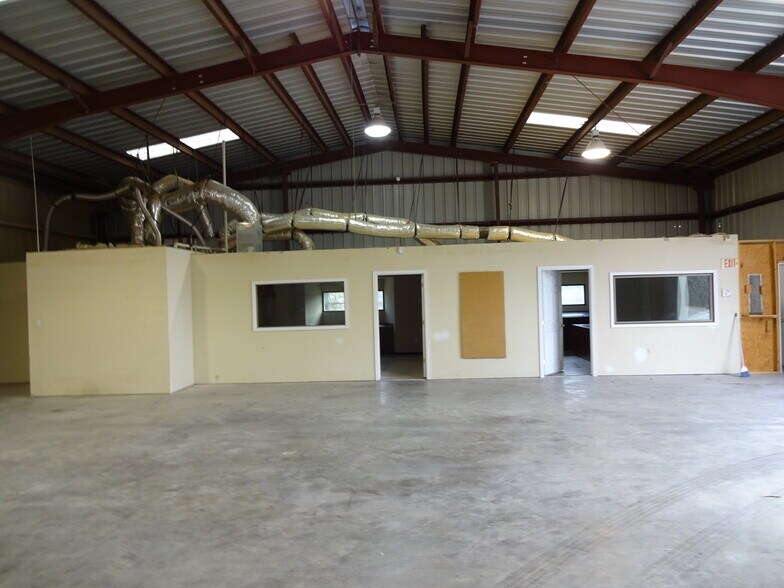 More Photos Of 11455 Brooklyn St, Houston Warehouse For Lease