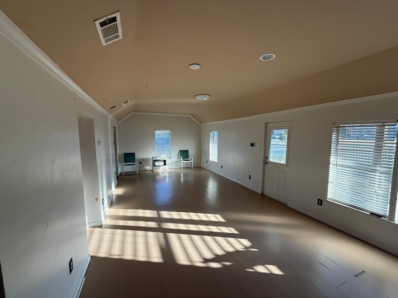 More Photos Of 2162 S Airport Dr, McKinney Industrial For Lease