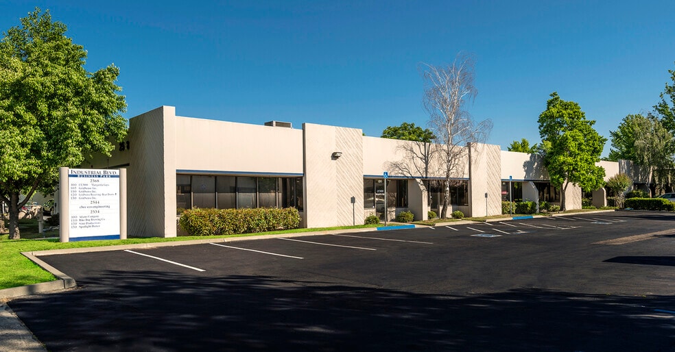More Photos Of 2534-2568 Industrial Blvd, West Sacramento Showroom For Lease