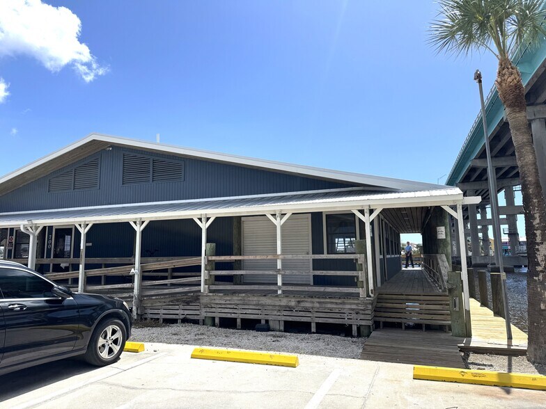 More Photos Of 700 Fishermans Wharf, Fort Myers Beach Office For Sale