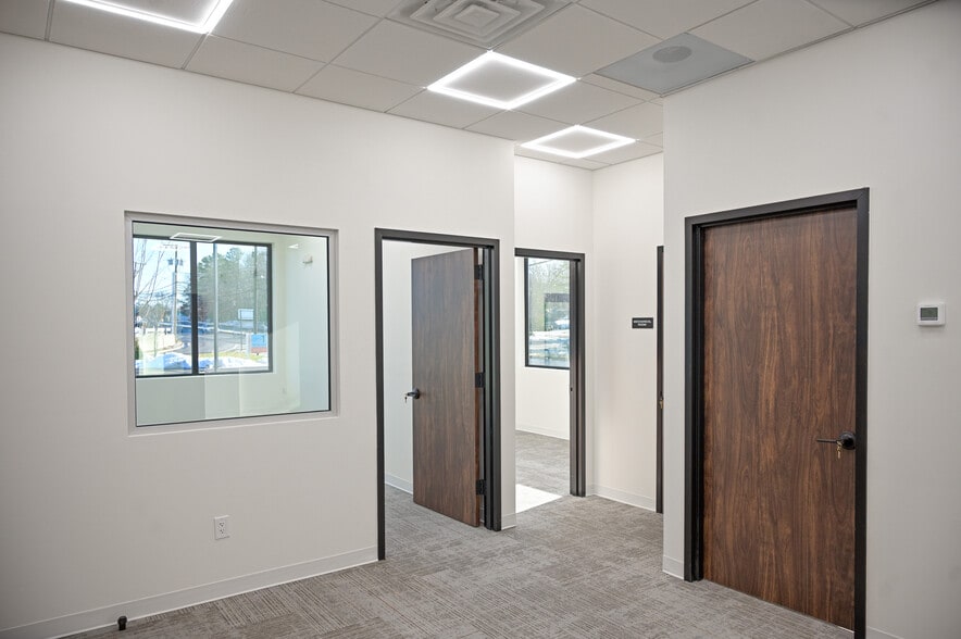 More Photos Of 2100 W County Line Rd, Jackson Office For Lease