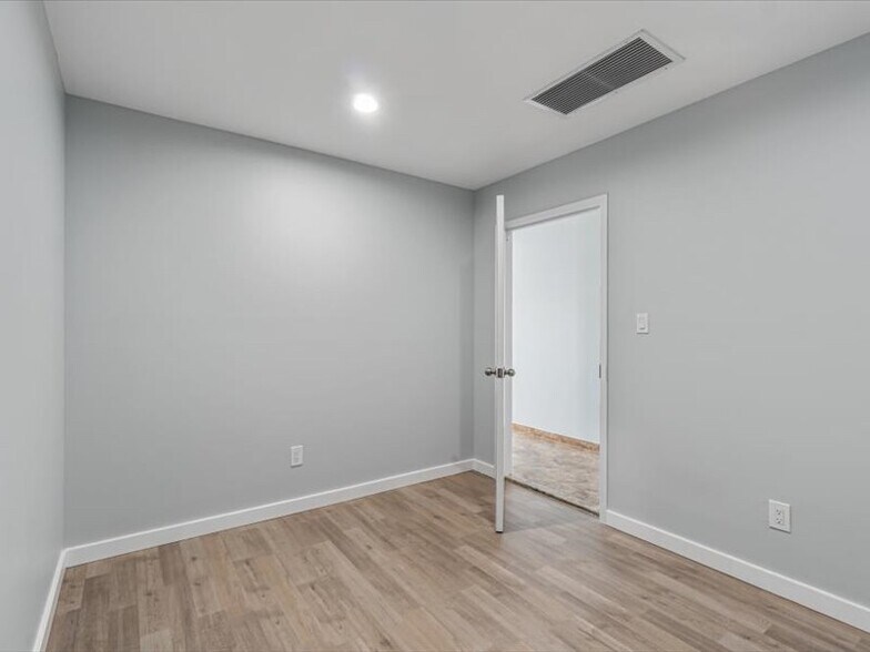 More Photos Of 58-94 Grand Ave, Maspeth Storefront Retail Office For Lease
