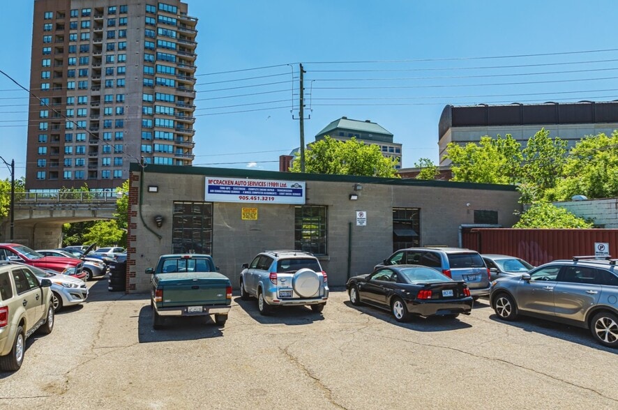 More Photos Of 21 Union St, Brampton Auto Repair For Sale
