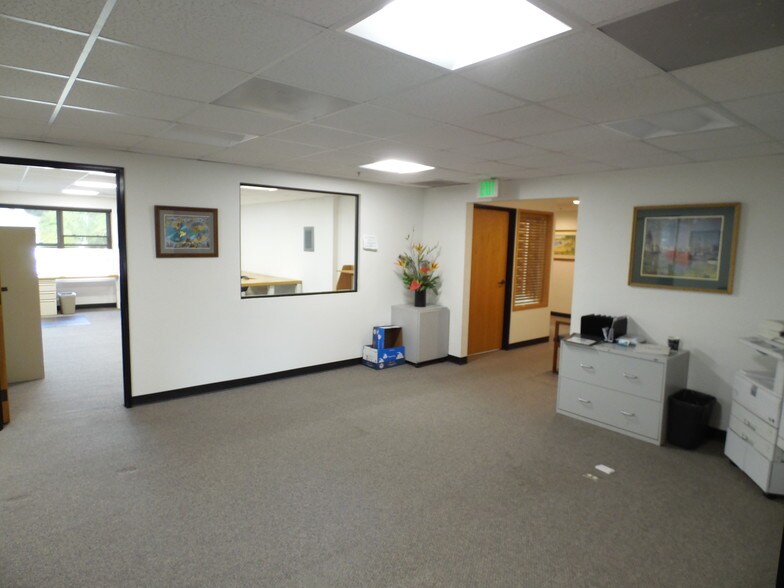 More Photos Of 2558 Roosevelt St, Carlsbad Office For Lease