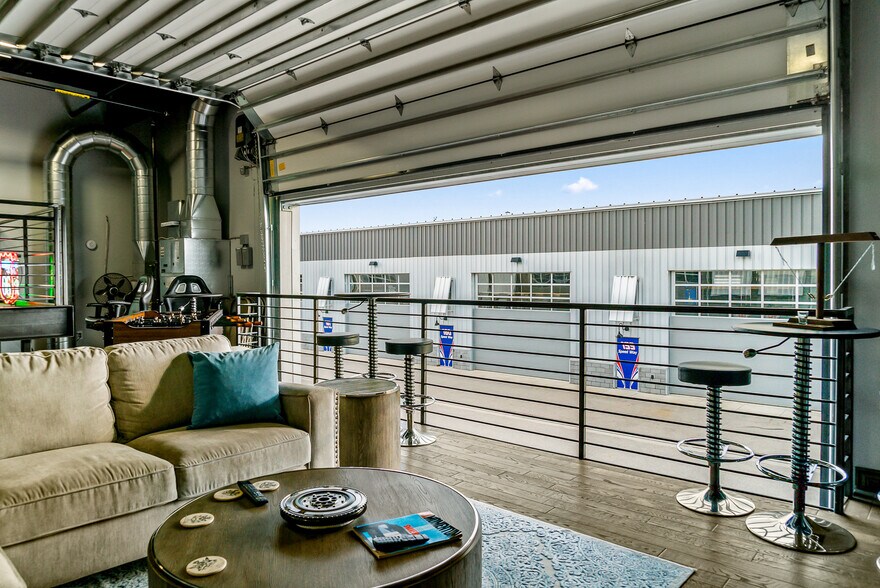 More Photos Of 154 W Speed Way, Pontiac Parking Garage For Sale