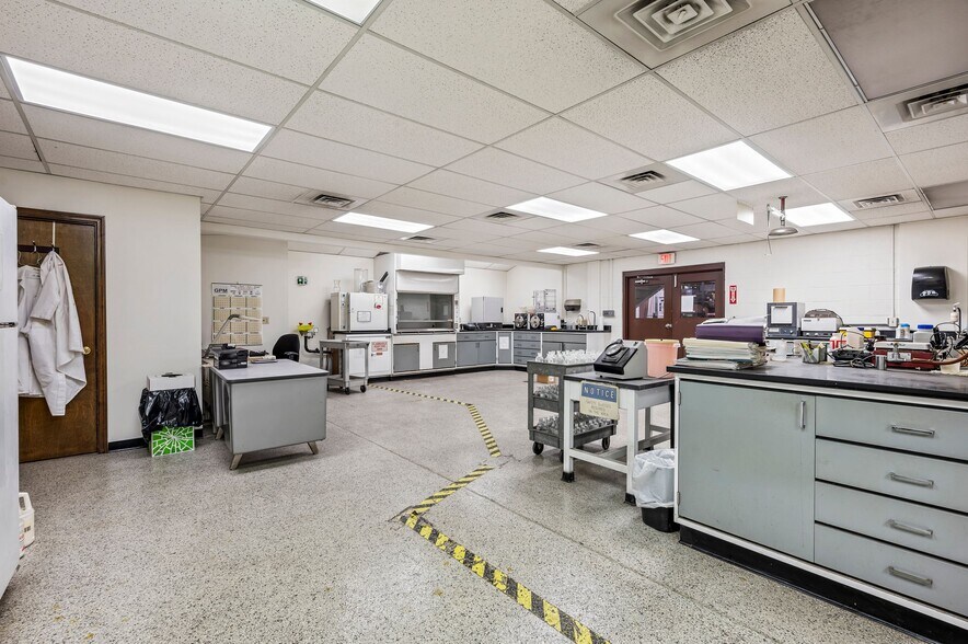 More Photos Of 921 Saw Mill Run Blvd, Pittsburgh Light Distribution For Sale