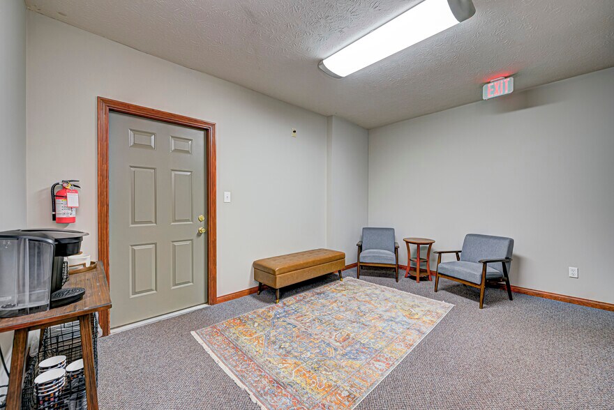 More Photos Of 4582 Northwest Plaza West Dr, Zionsville Office For Lease