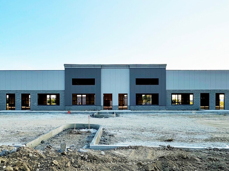 More Photos Of 20418 Commerce Park Dr, Westfield Warehouse For Lease