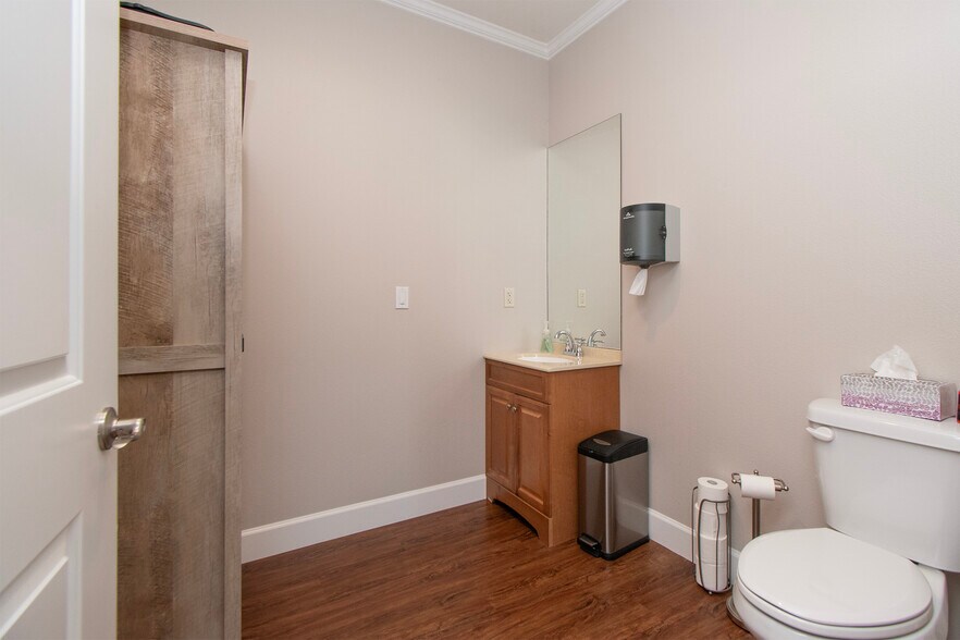 More Photos Of 495 Spruce St, Sequim Office For Sale