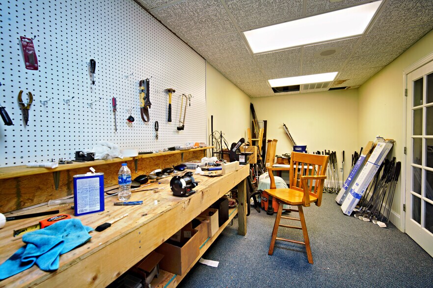 More Photos Of 128 Oakview Club Dr, Macon-Bibb Golf Course Driving Range For Sale