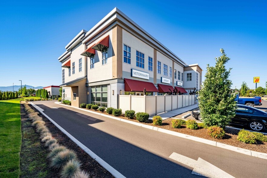 More Photos Of 4801 Biddle Rd, Central Point Office For Lease