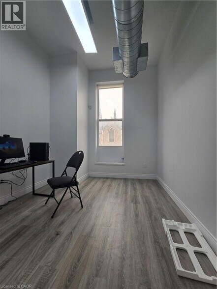 More Photos Of 18 Water St N, Cambridge General Retail For Lease