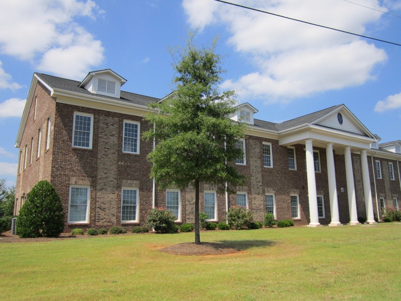 More Photos Of 114 Morlake Dr, Mooresville Medical For Lease