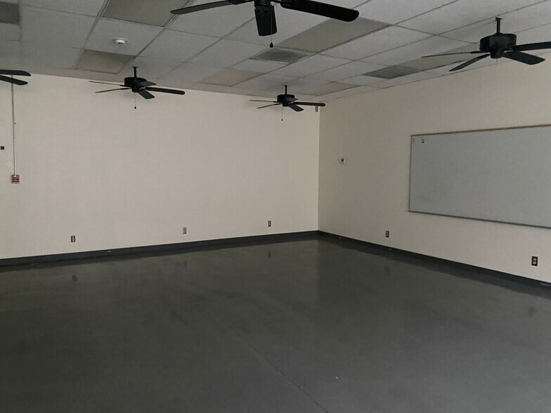 More Photos Of 630 W 17th Pl, Tempe Schools For Lease
