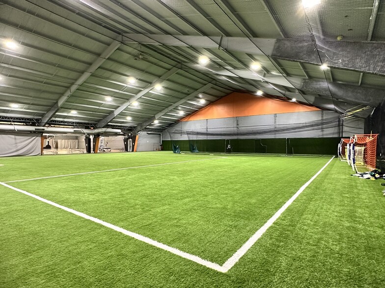 More Photos Of 1301 E 47th St, Chicago Health Club For Lease