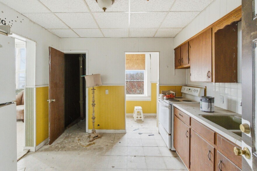 More Photos Of 100 W Central Ave, Comanche General Retail For Sale