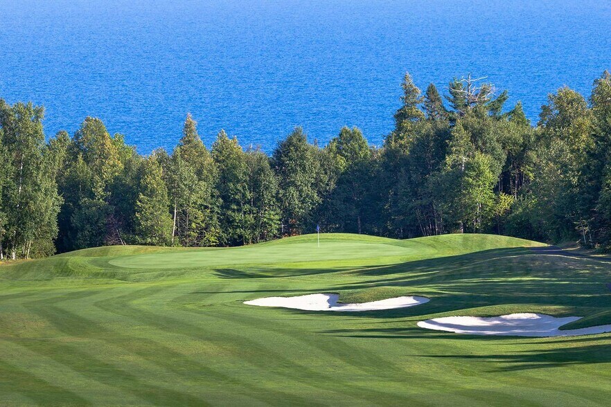 More Photos Of 5731 Highway 61, Lutsen Sports And Entertainment For Sale