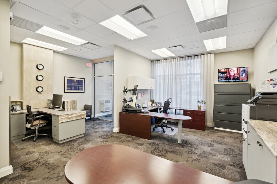 More Photos Of 934 6 Av SW, Calgary Storefront Retail Office For Lease