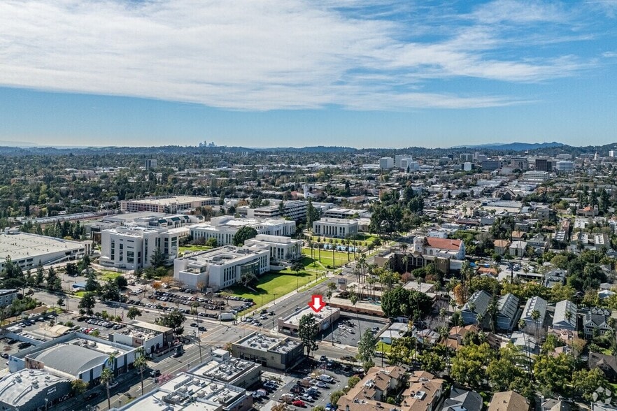 More Photos Of 1661 E Colorado Blvd, Pasadena Fast Food For Lease