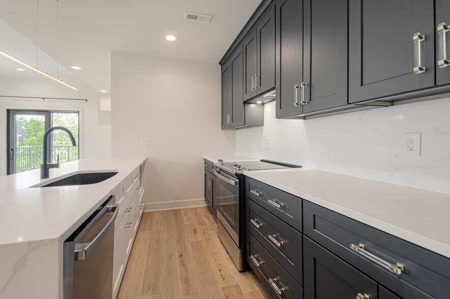 More Photos Of 200 W Gregory Blvd, Kansas City Apartments For Sale