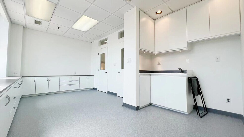 More Photos Of 198-200 Canal St, New York Medical For Sale