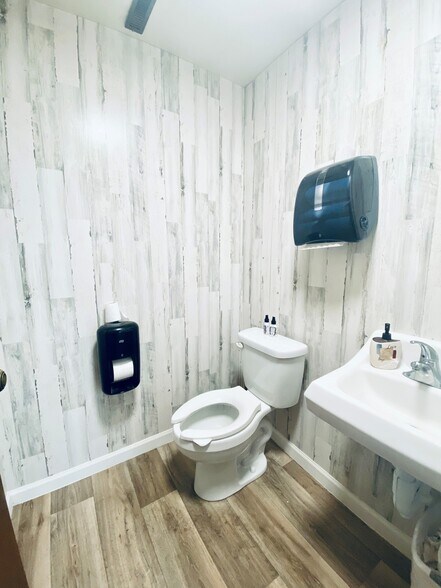 More Photos Of 5051 Albees, Lewellen Hospitality For Sale