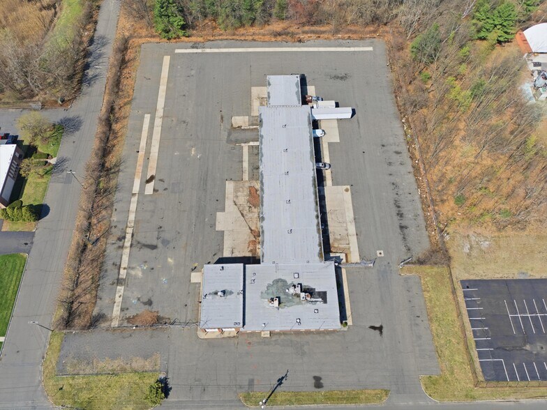 More Photos Of 100 Progress Ave, Springfield Truck Terminal For Lease