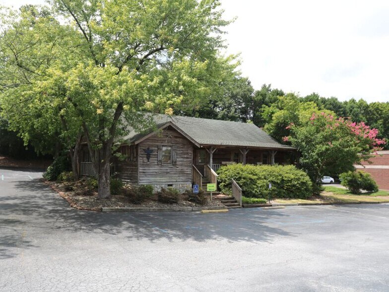 More Photos Of 111 W Wade Hampton Blvd, Greer Medical For Lease