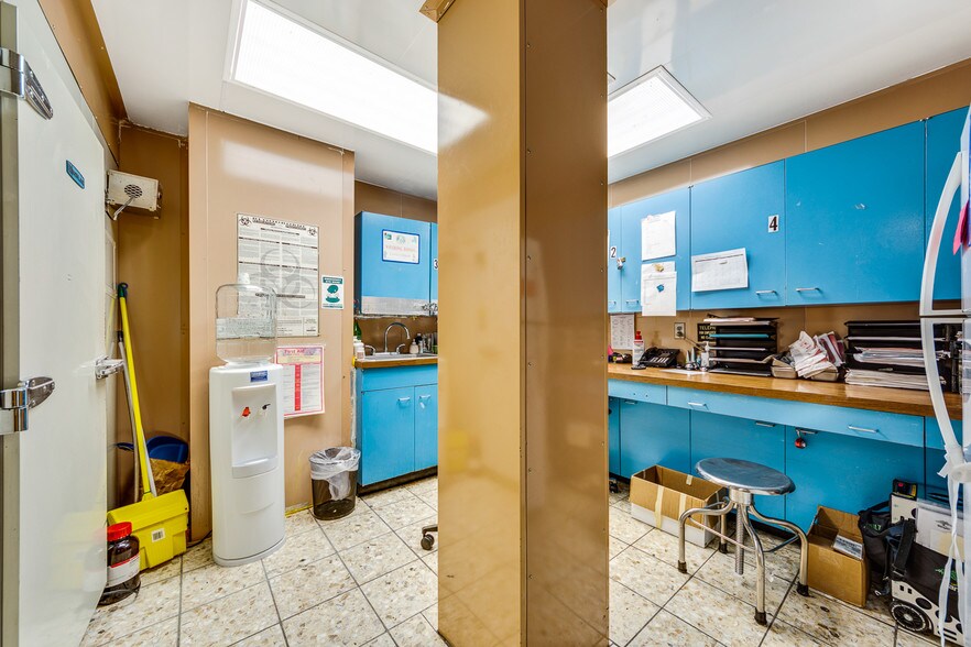 More Photos Of 8345 Walnut Hill Ln, Dallas Medical For Sale