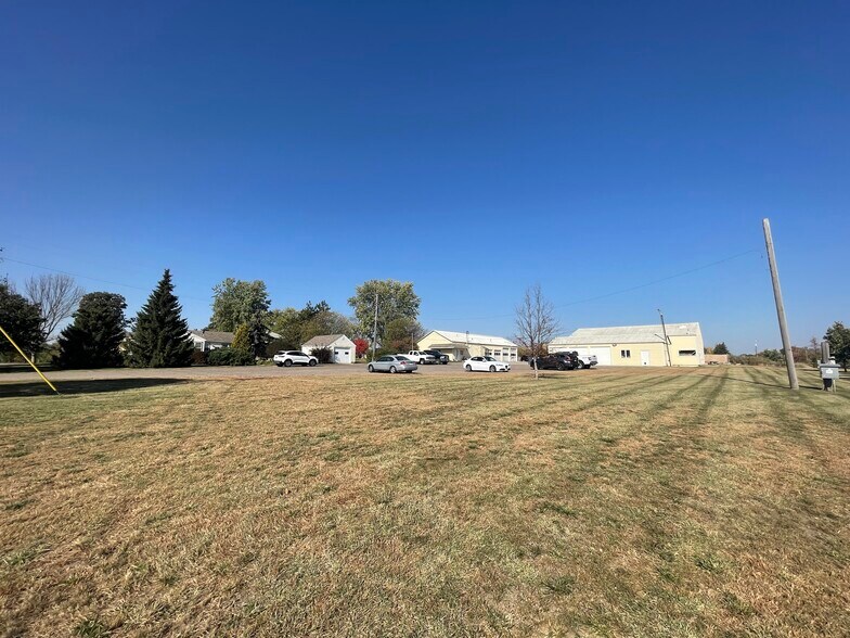 More Photos Of 2025 Bonaire Path W, Rosemount Warehouse For Sale