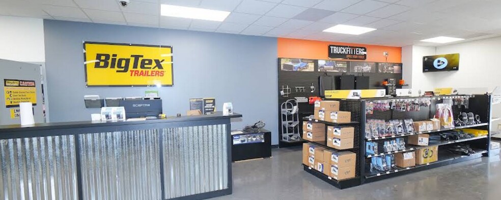 More Photos Of 305 Executive Park Dr NE, Concord Warehouse For Lease