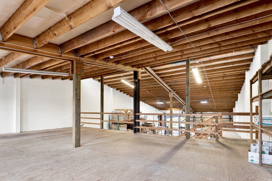 More Photos Of 2222 Queen St, Bellingham Warehouse For Lease