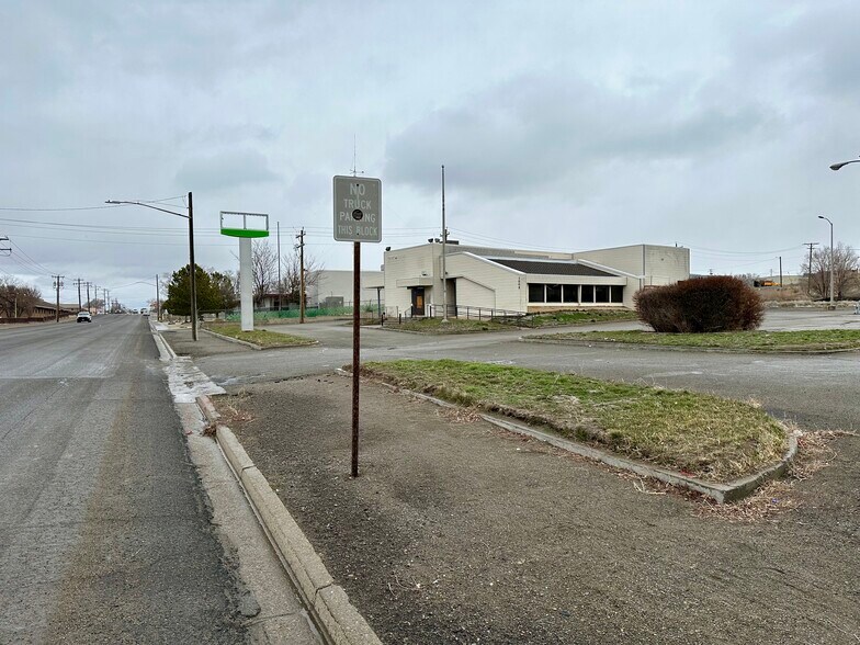 More Photos Of 1005 W 4th St, Winnemucca Bank For Sale